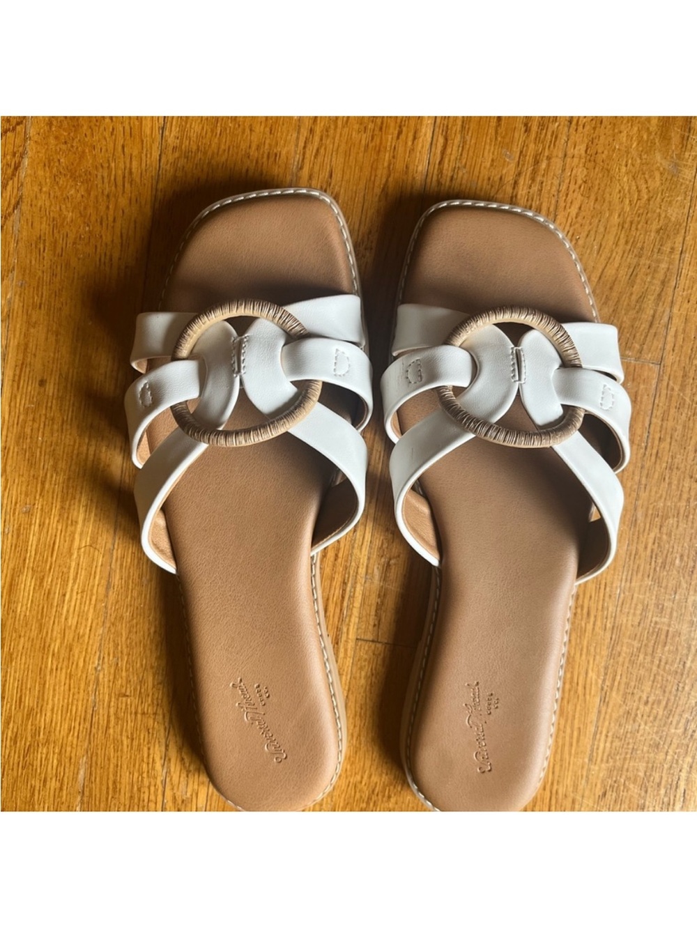 Universal Thread White Ring-Accent Slide Sandals